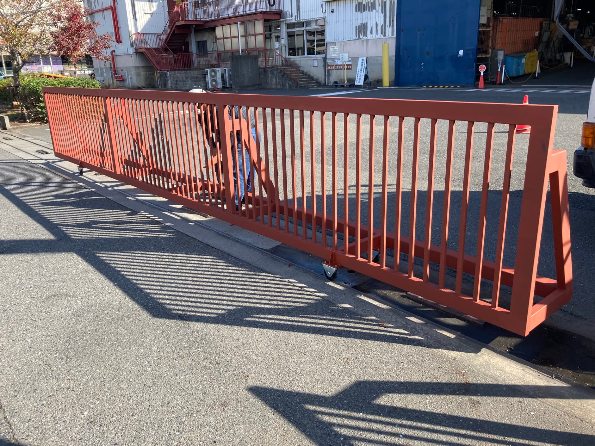 取付前の倉庫門扉の全体形状